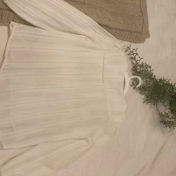 Zara white/creme top blouse - Picture 2 of 2